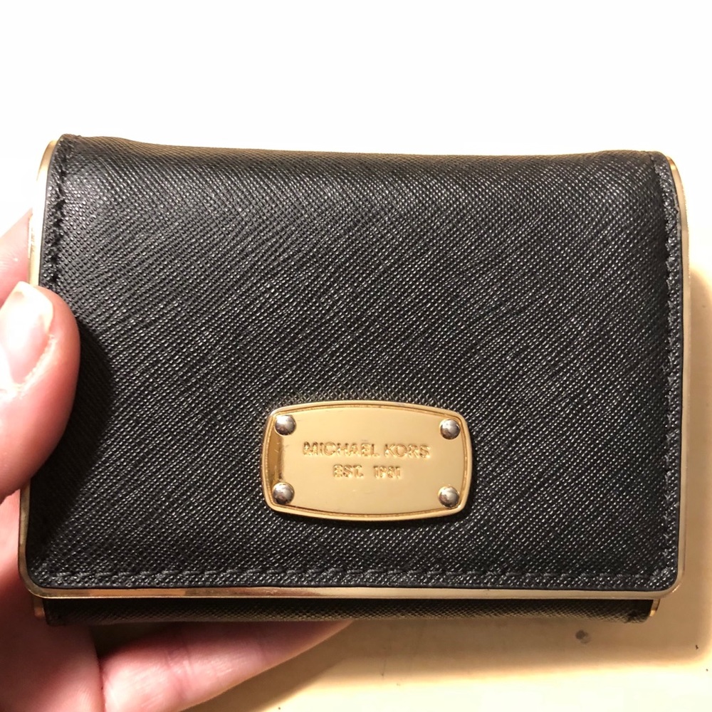 Micheal Kors - black&gold wallet